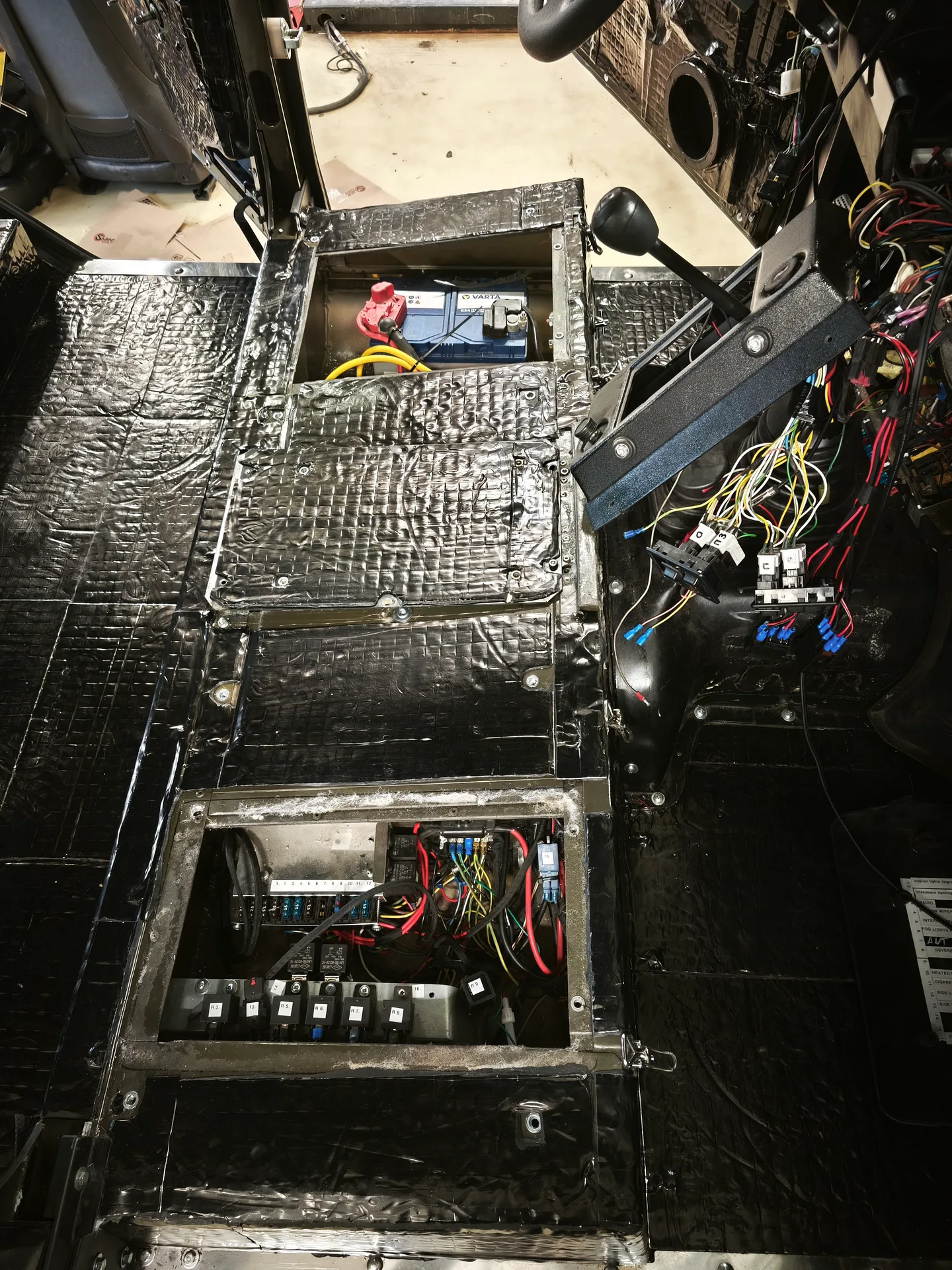 land-rover-defender-874