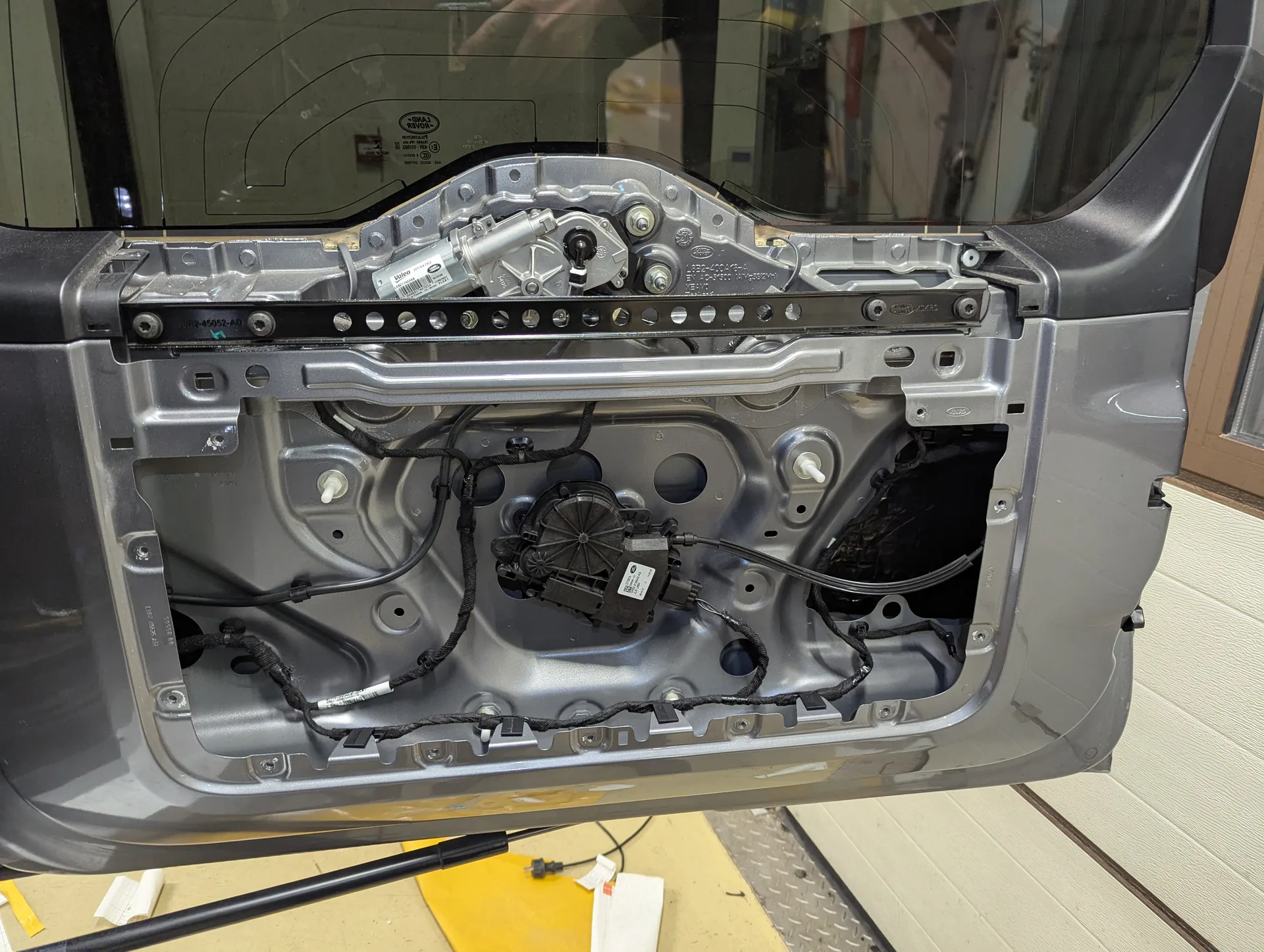 land-rover-defender-520