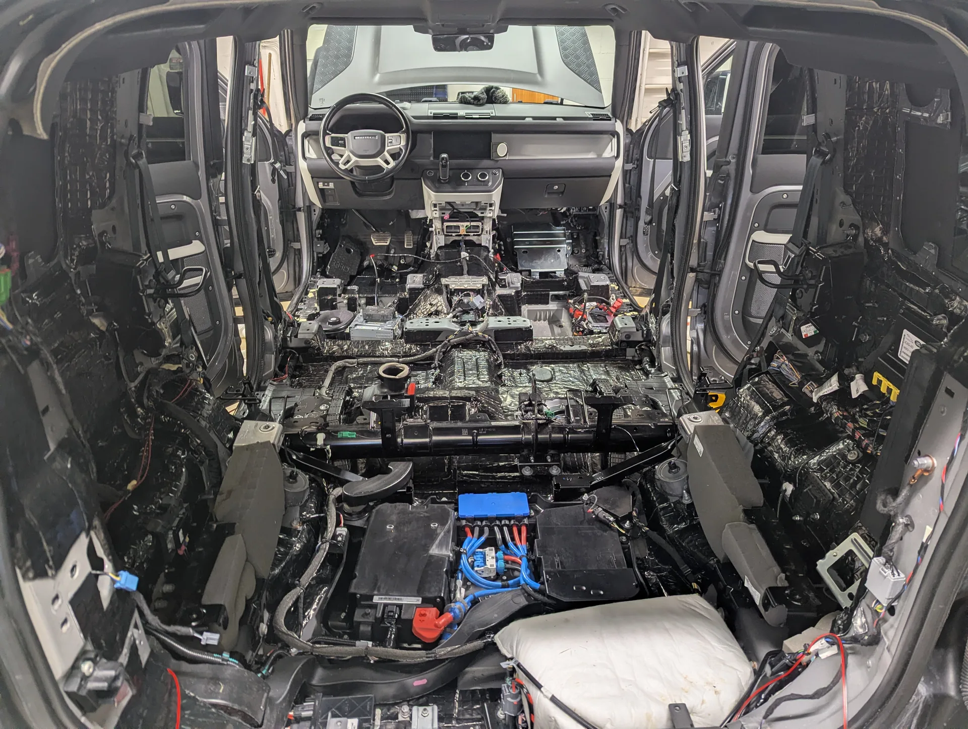 land-rover-defender-520