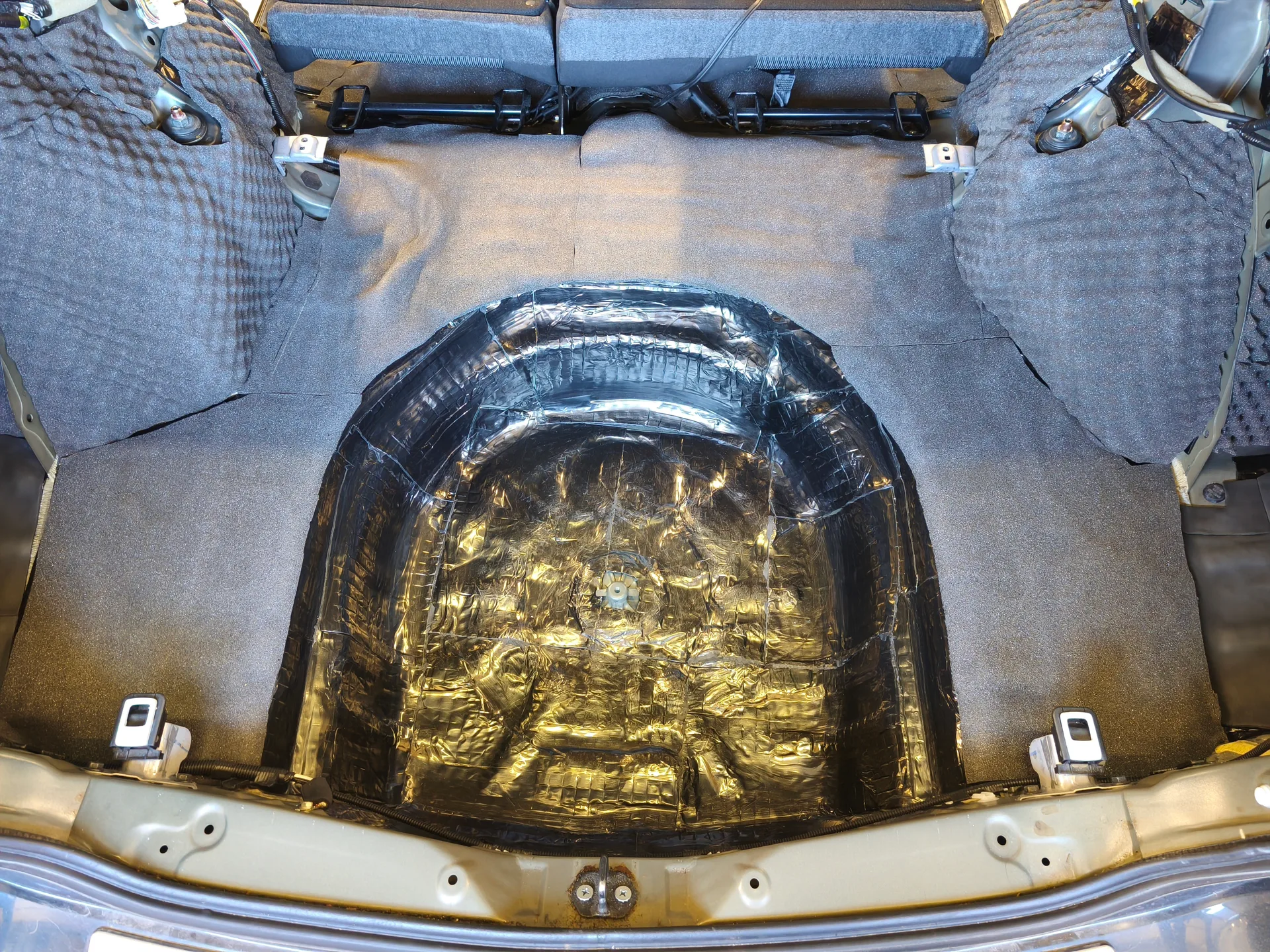 toyota-avensis-2013-871