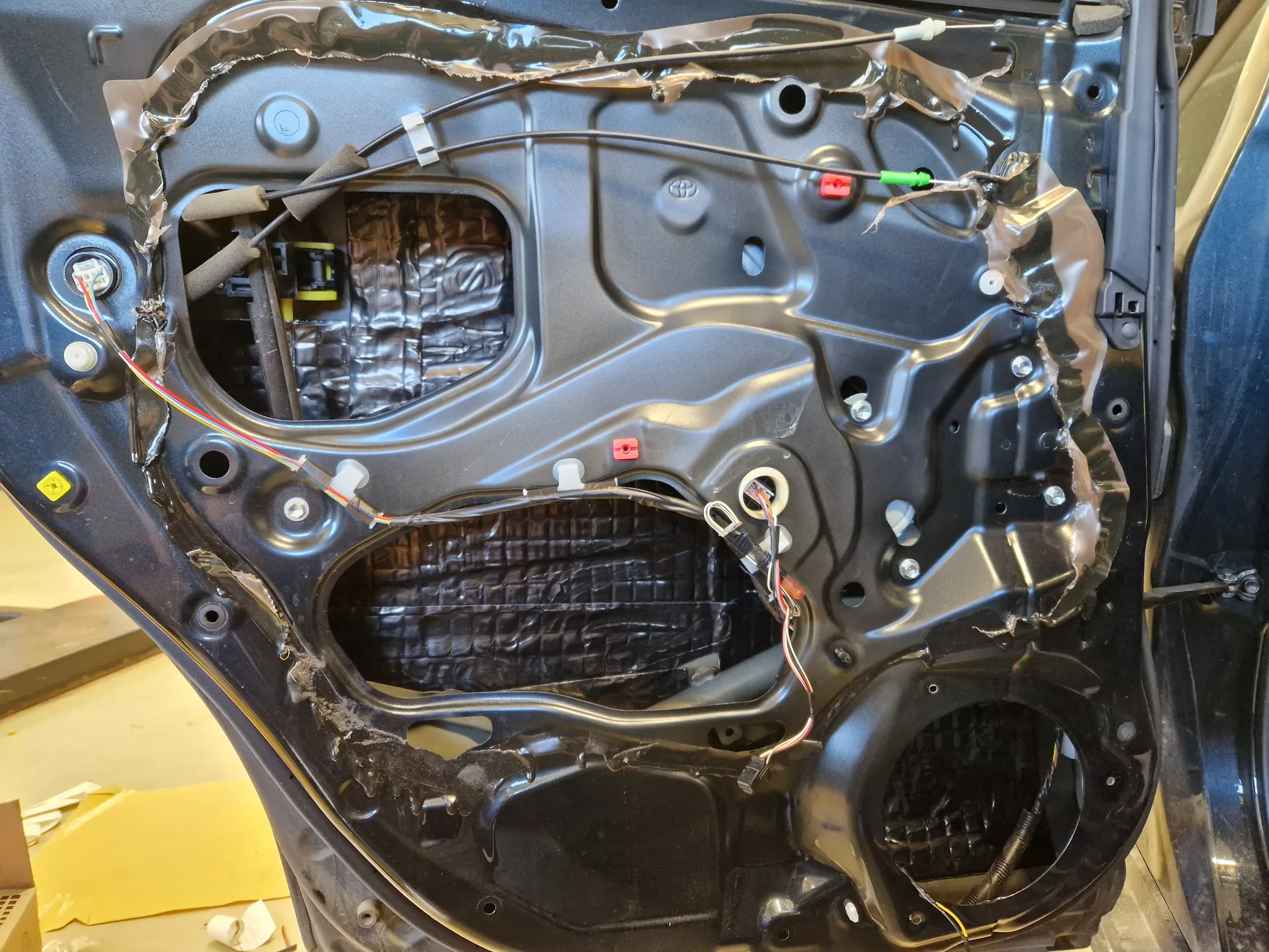 toyota-avensis-2013-871