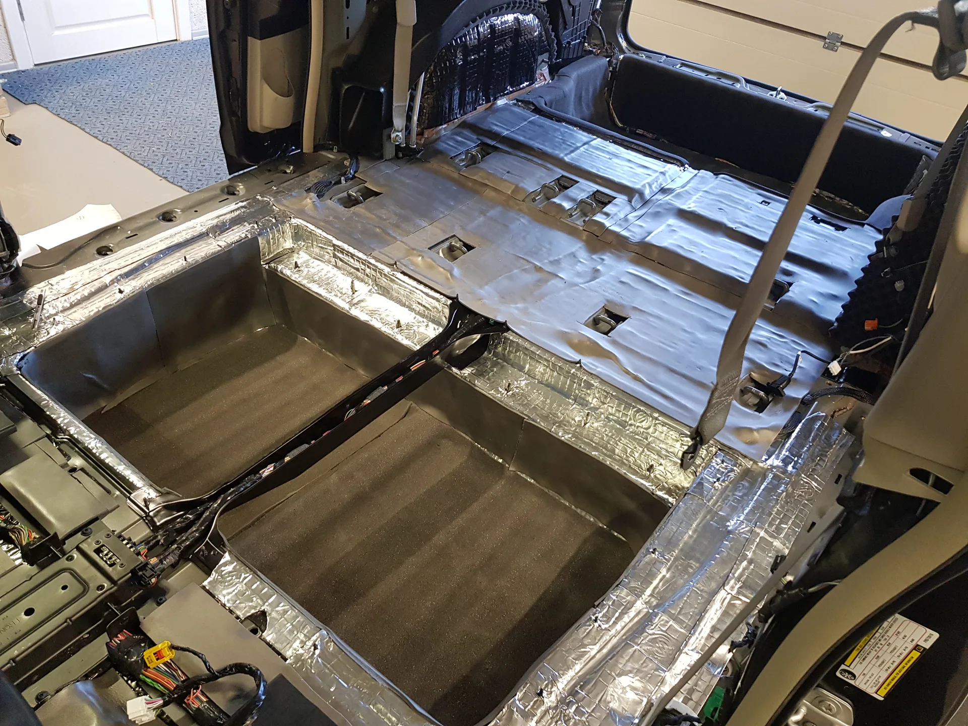 chrysler-town-country-385