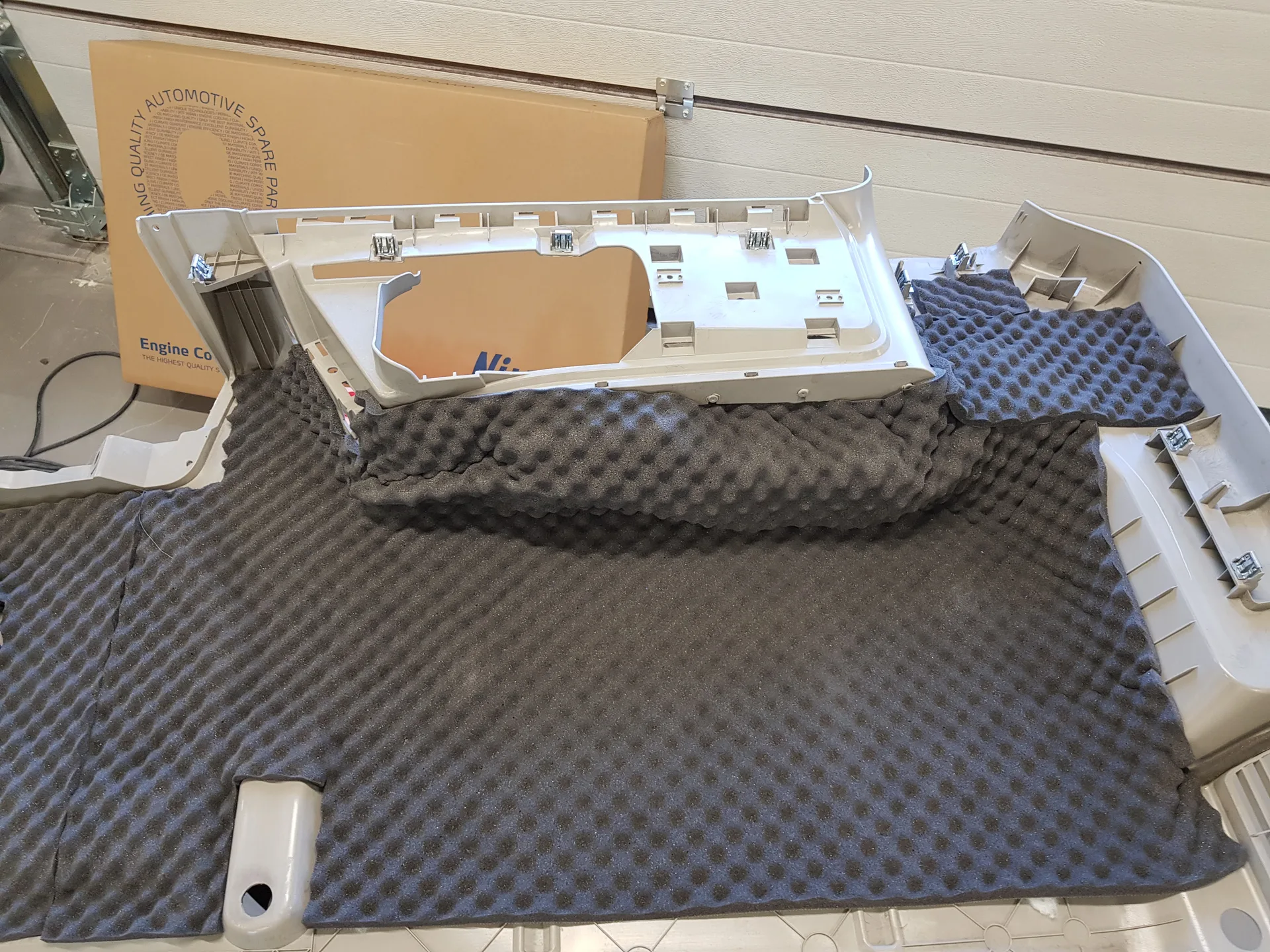 chrysler-town-country-385