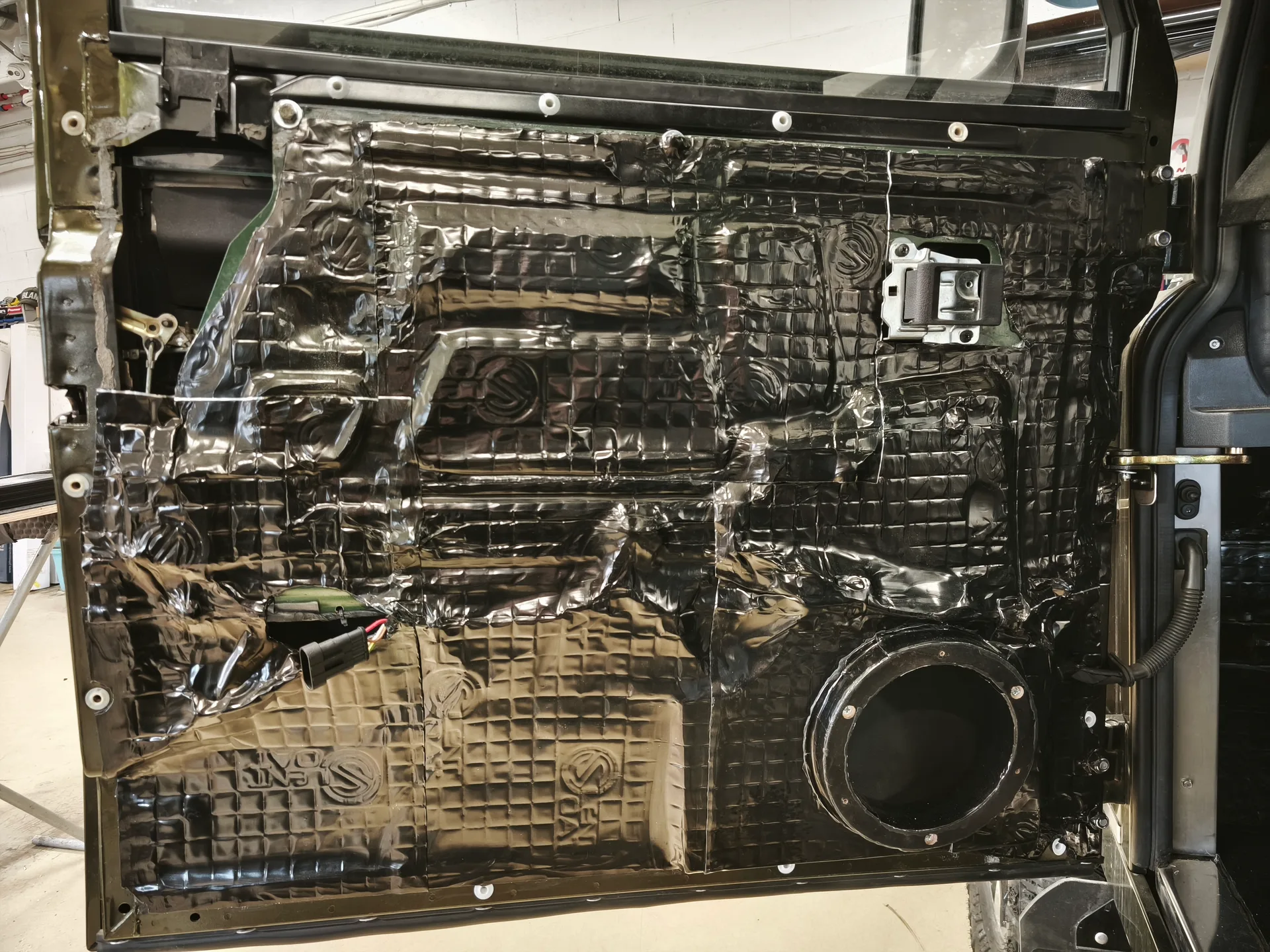 land-rover-defender-874