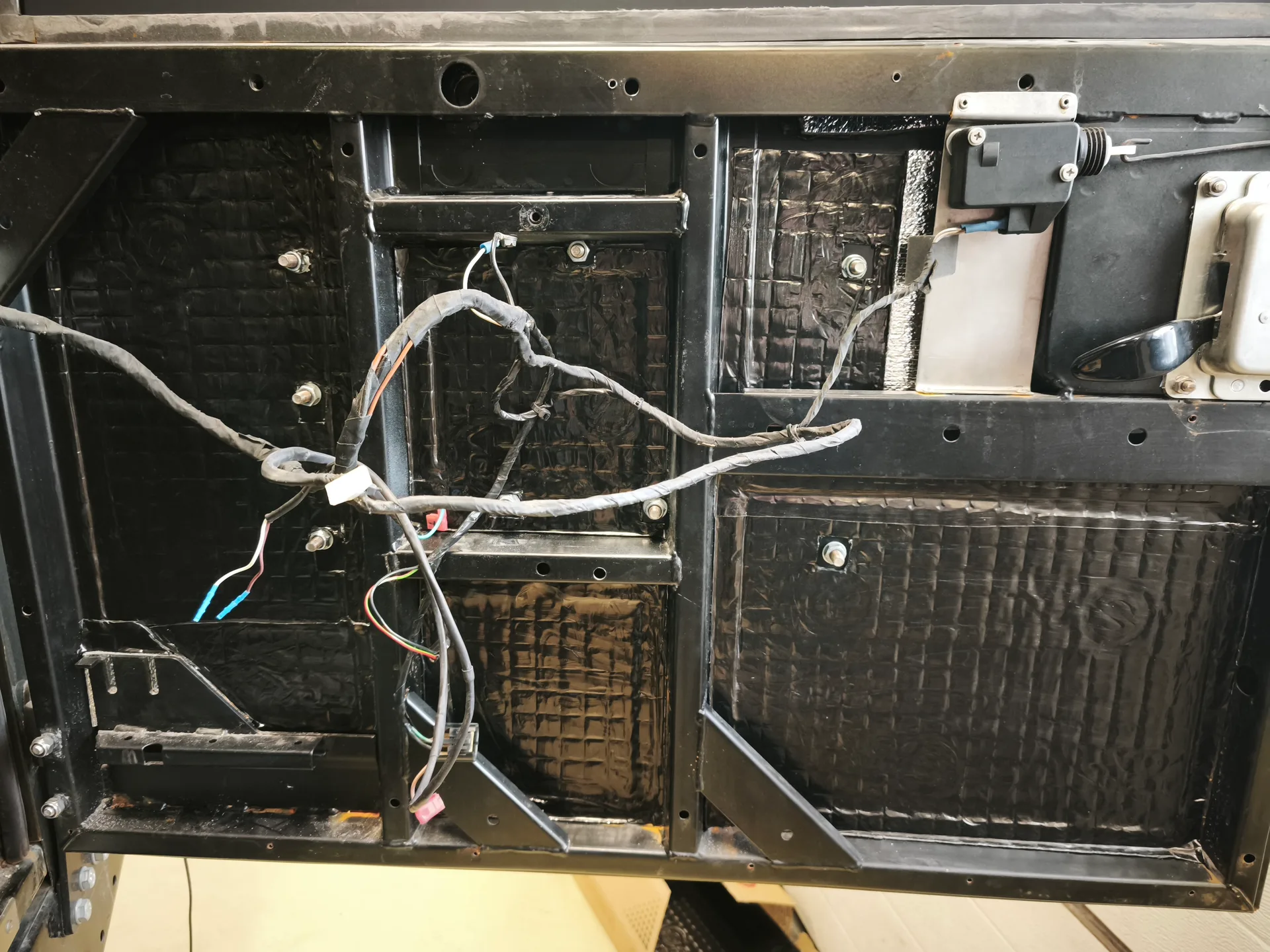 land-rover-defender-874