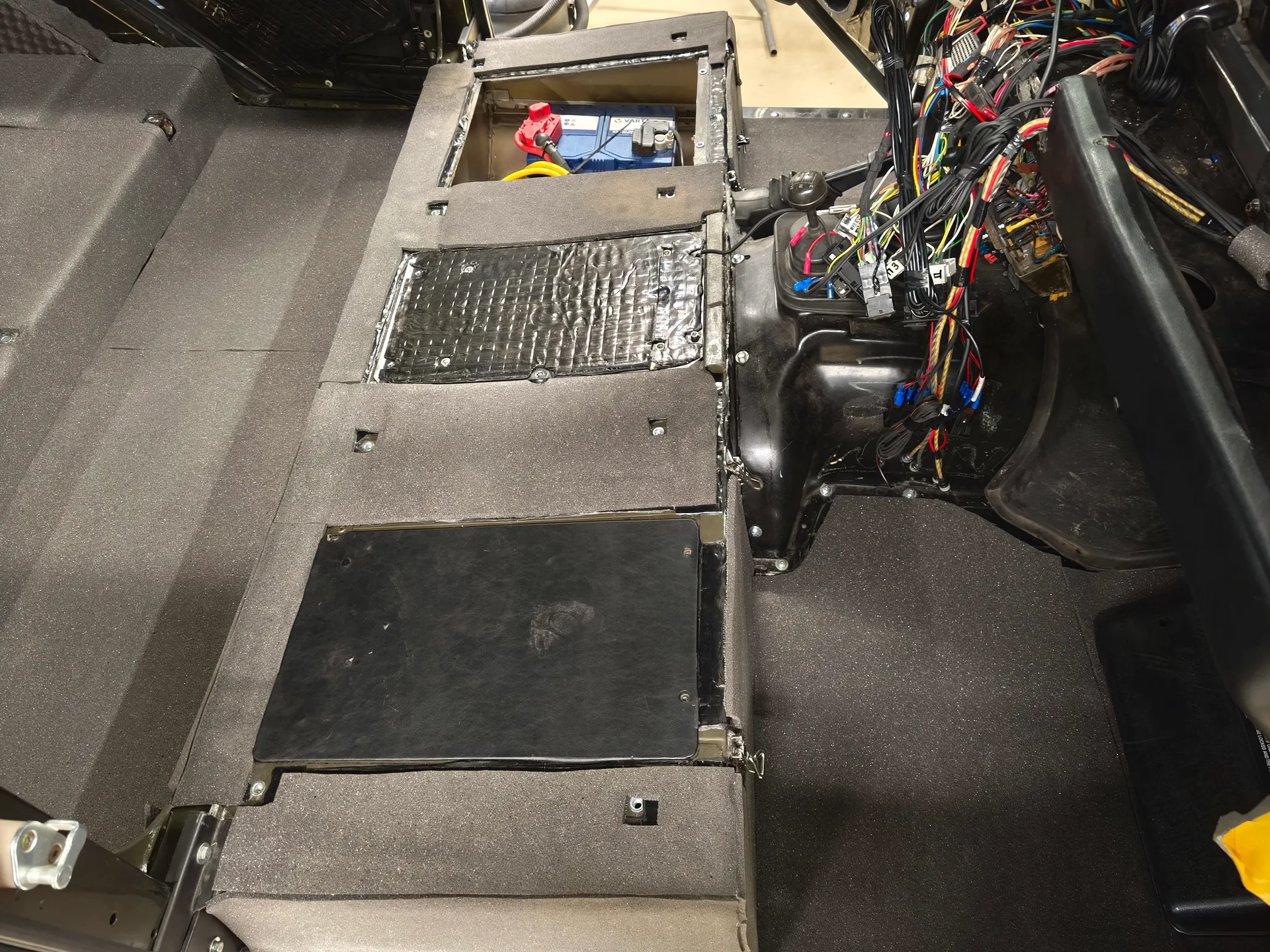 land-rover-defender-874