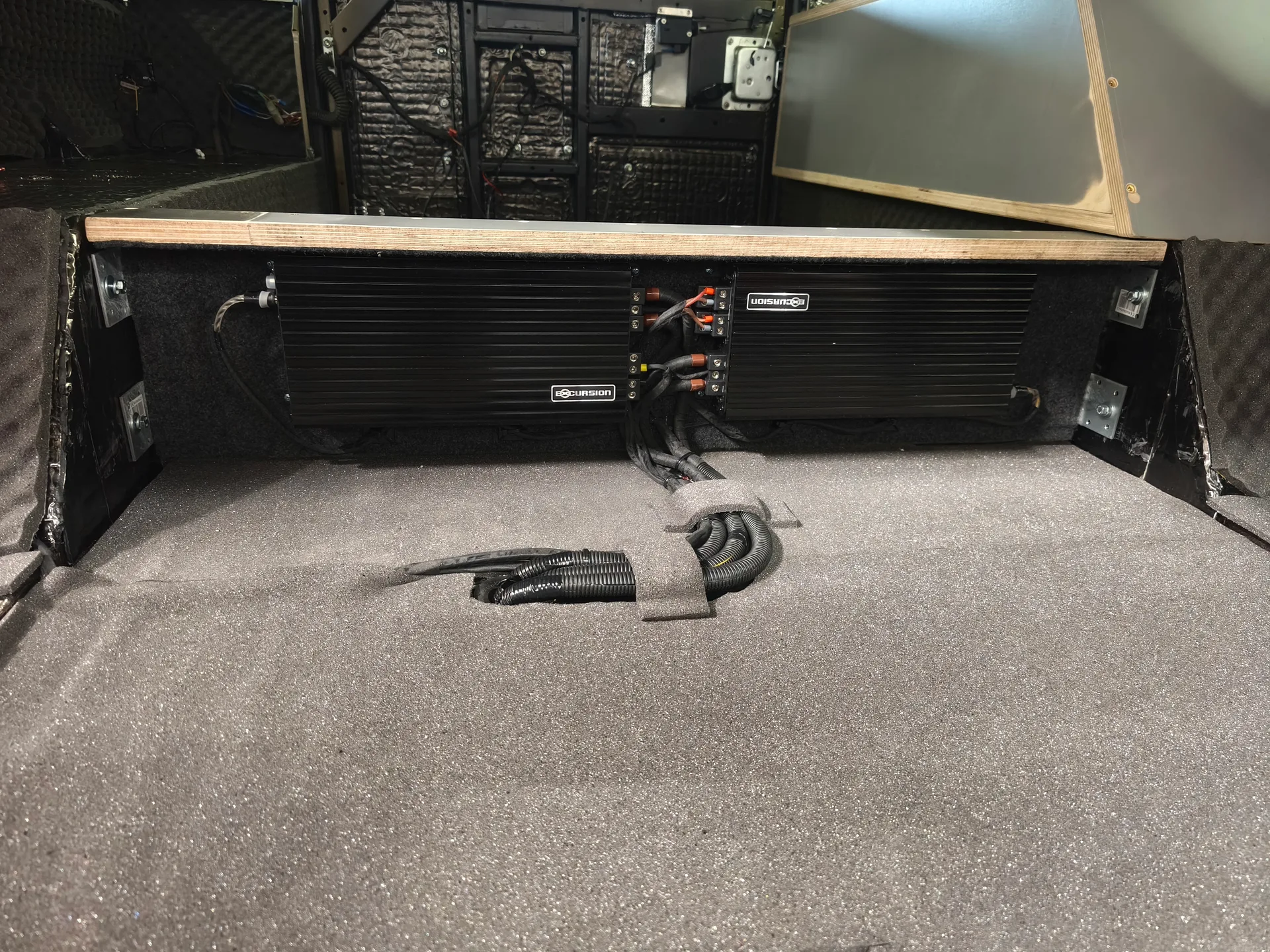 land-rover-defender-874