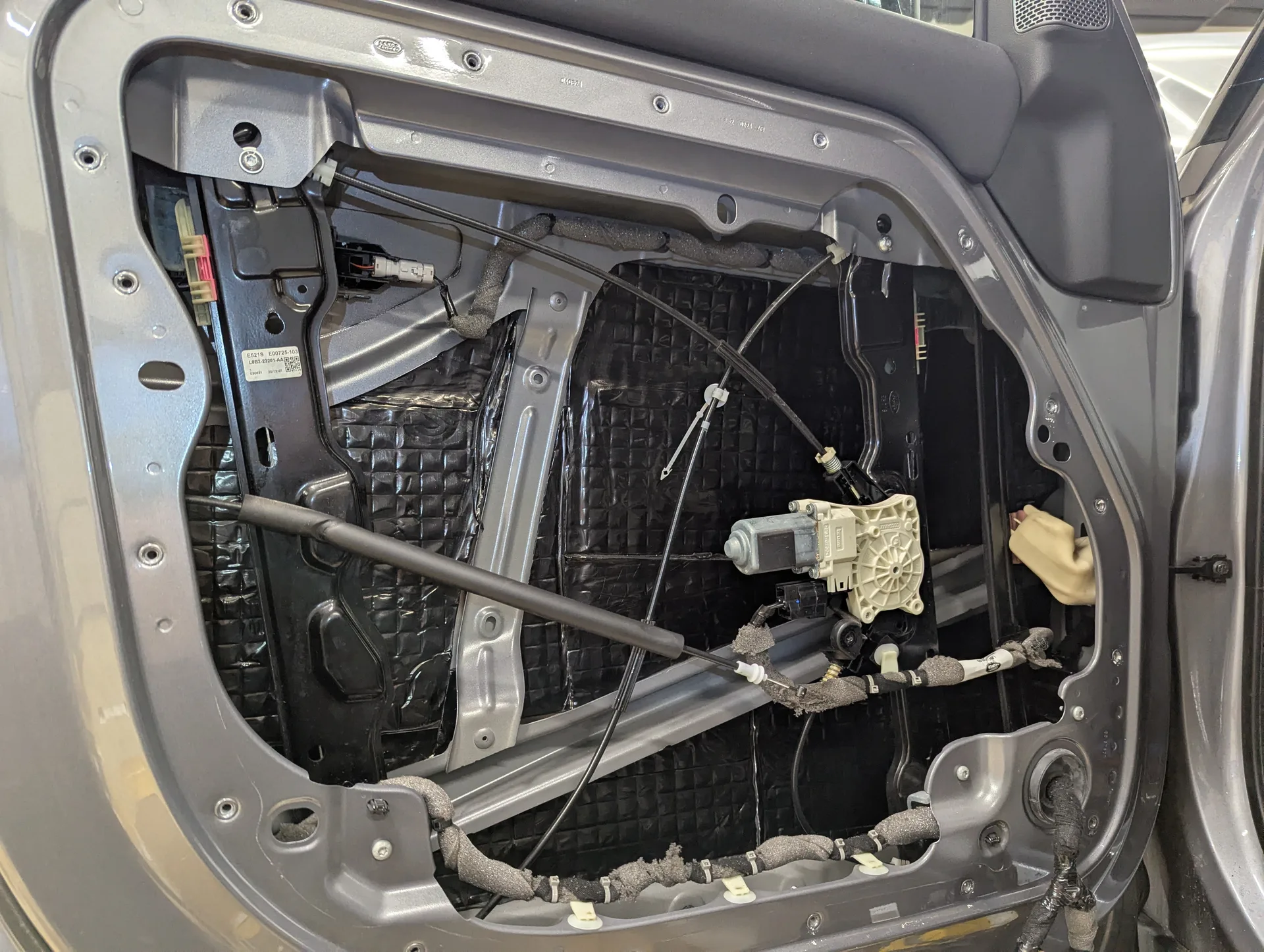 land-rover-defender-520