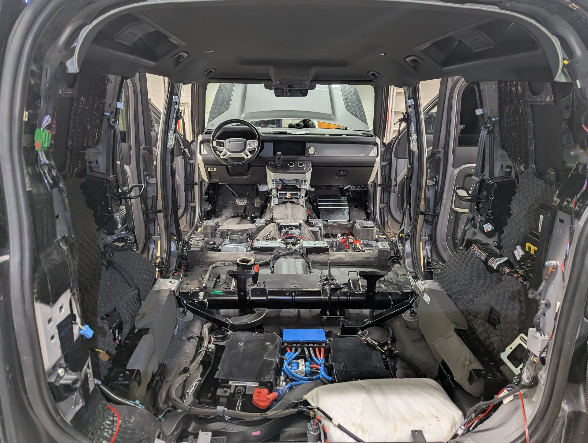 land-rover-defender-520