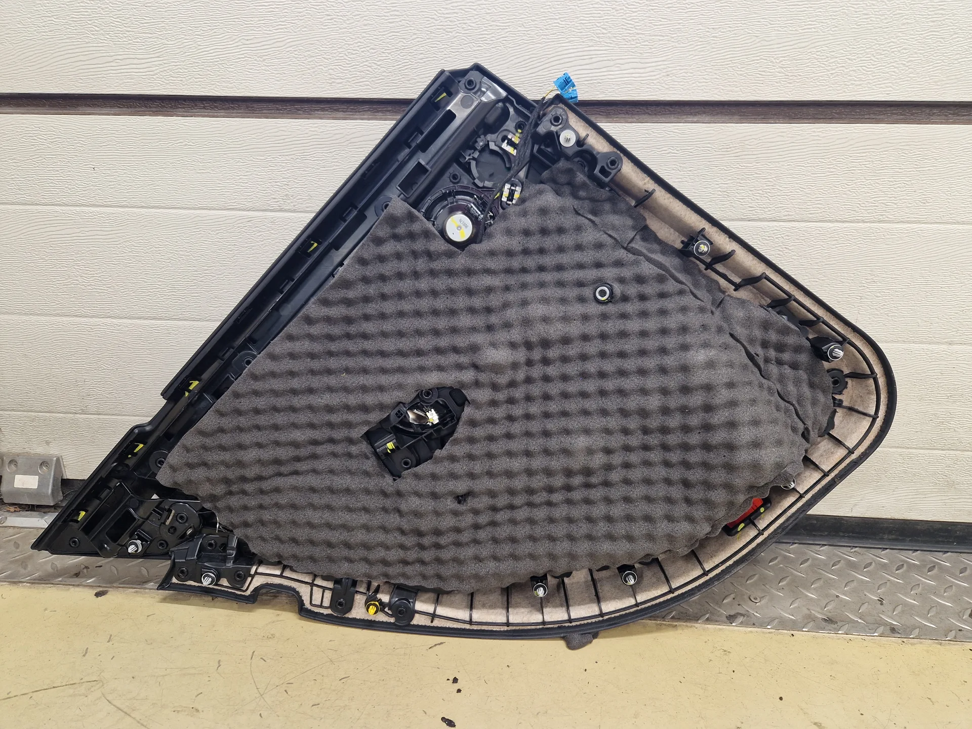 mercedes-benz-c-class-819