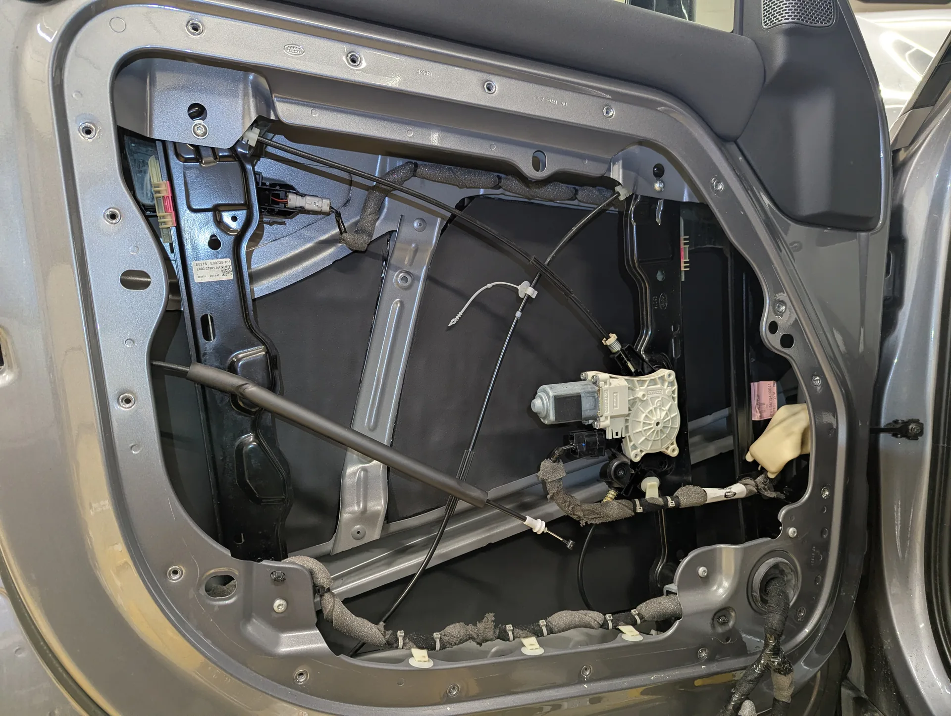 land-rover-defender-520