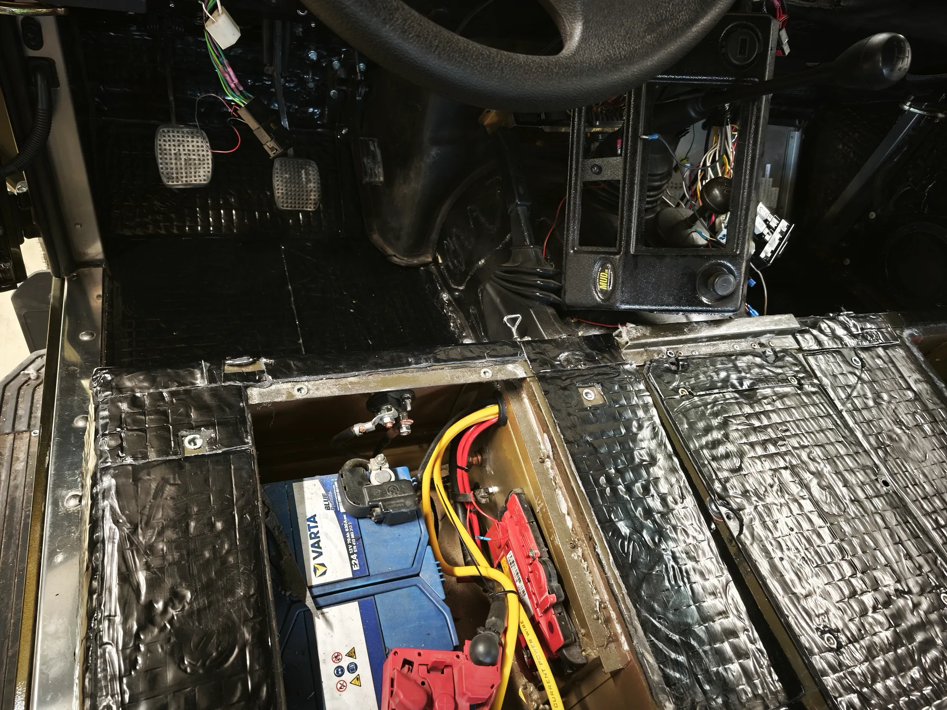 land-rover-defender-874