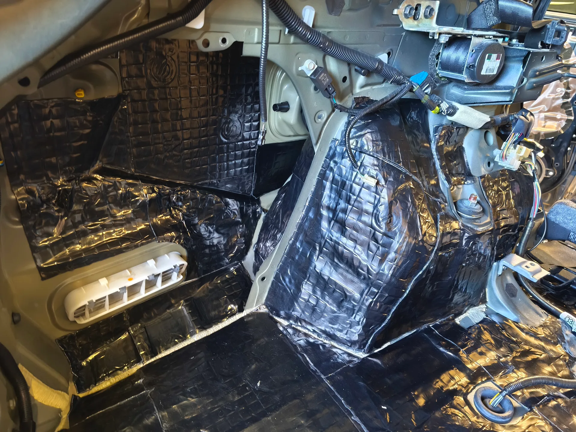 toyota-avensis-2013-871