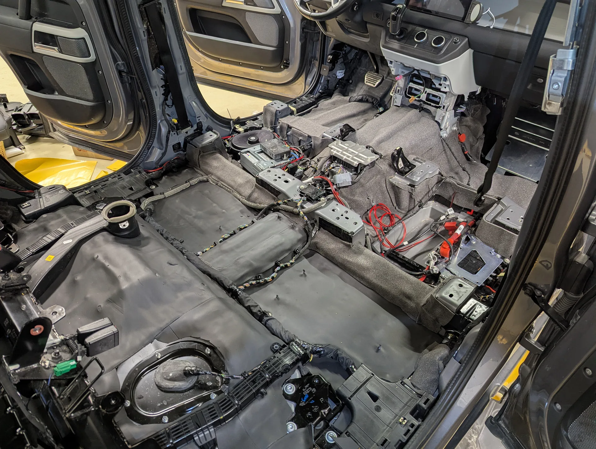 land-rover-defender-520