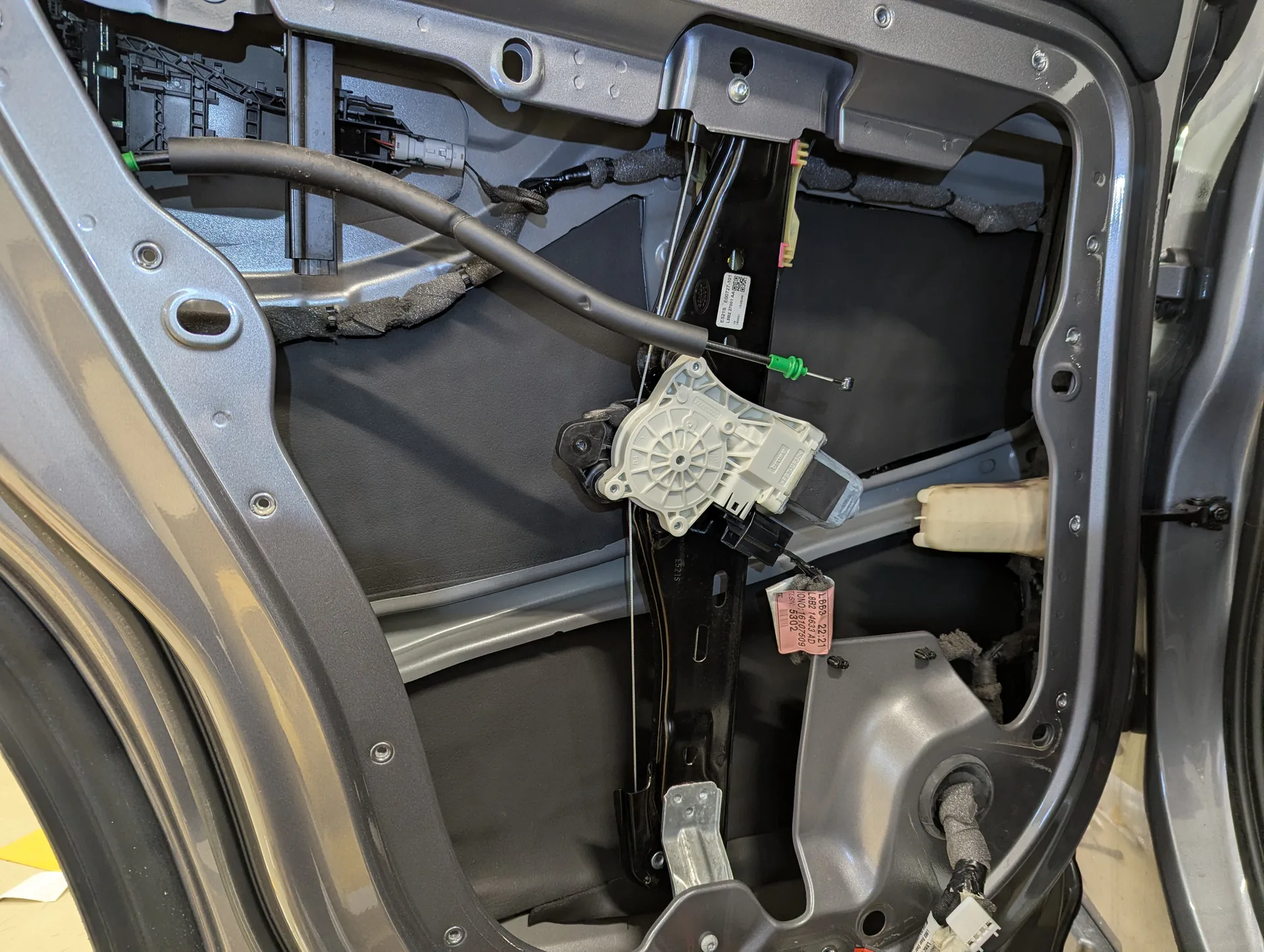 land-rover-defender-520