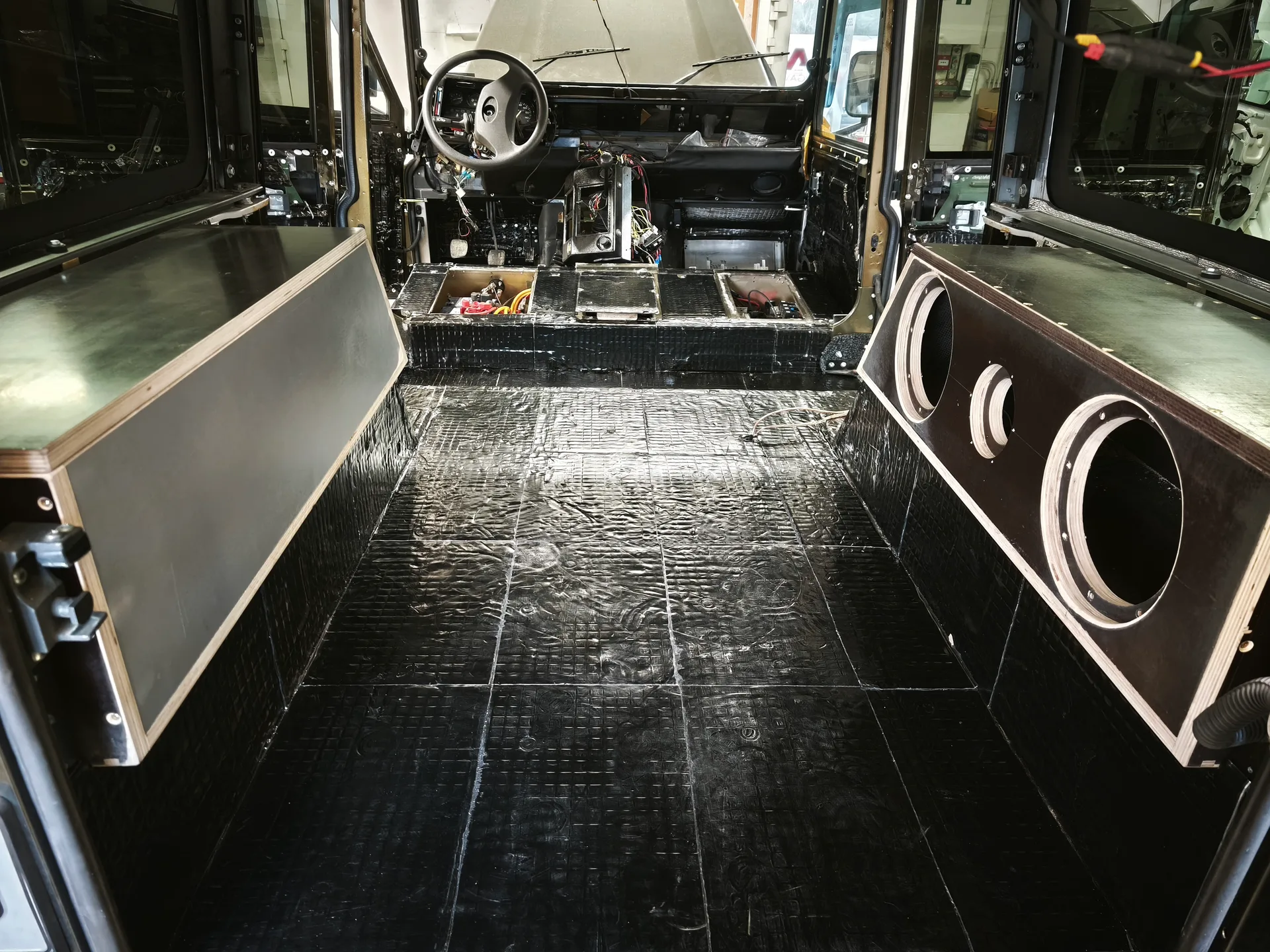 land-rover-defender-874