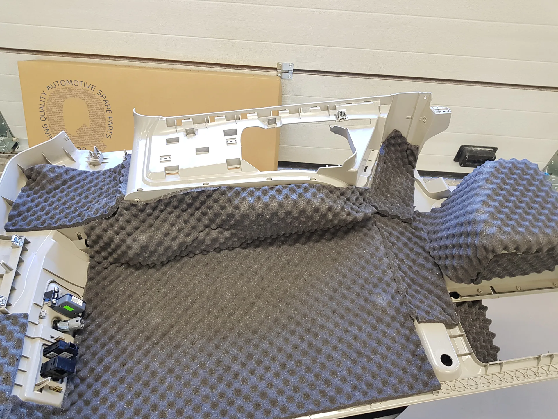 chrysler-town-country-385