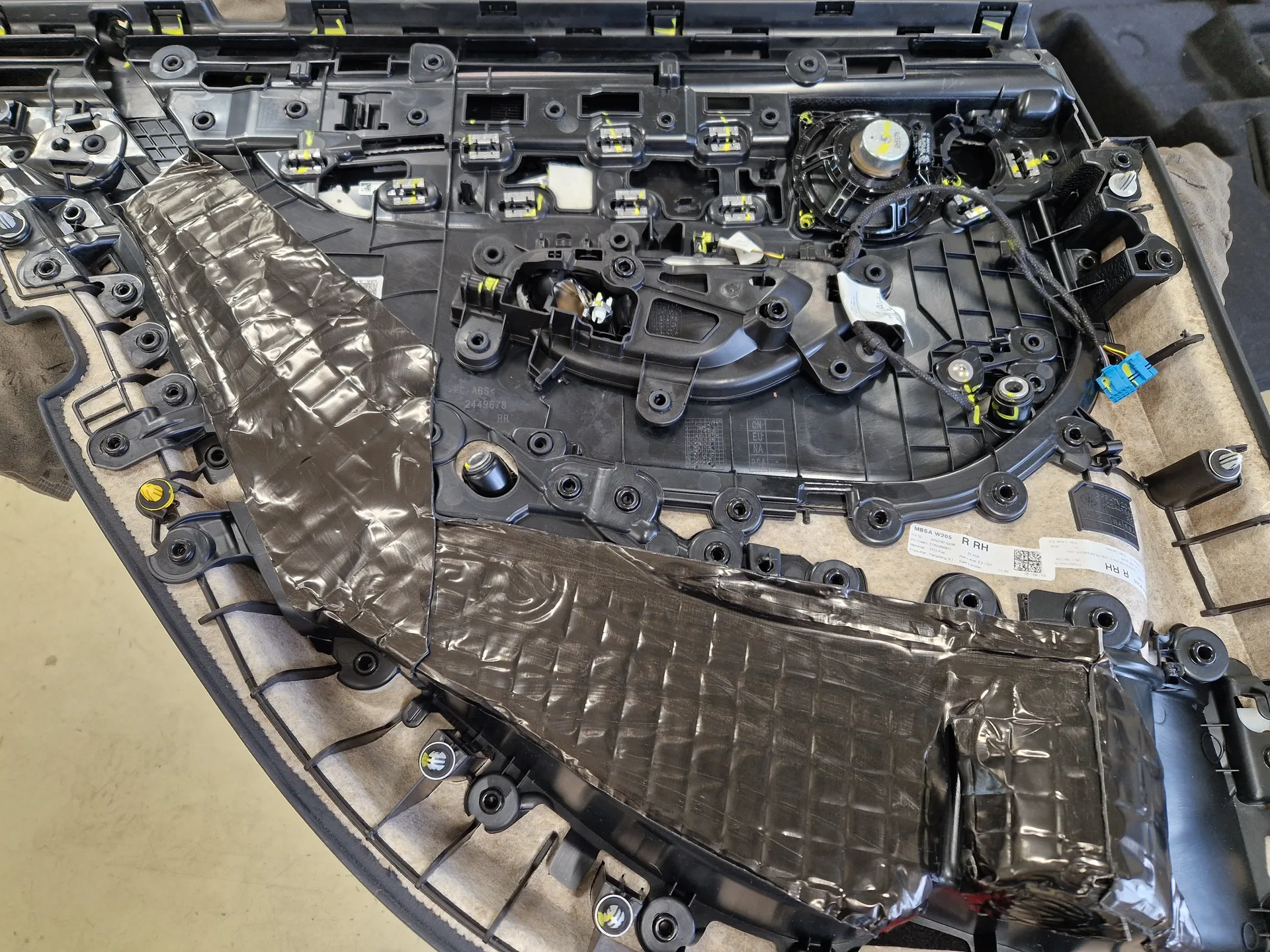 mercedes-benz-c-class-819