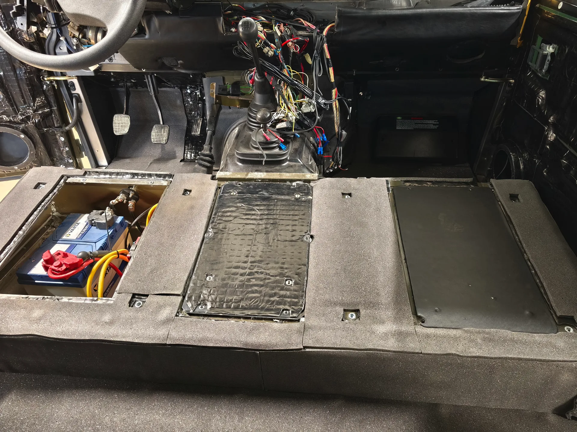 land-rover-defender-874