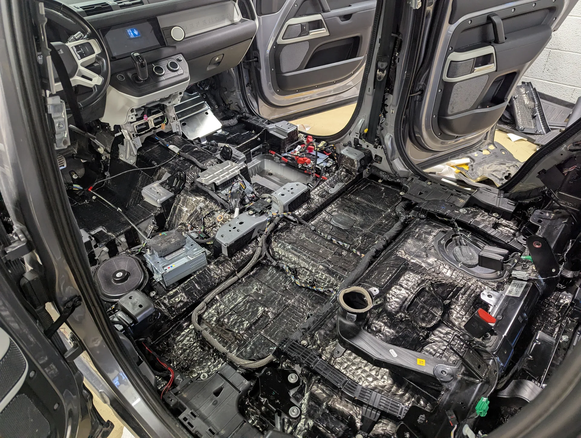 land-rover-defender-520