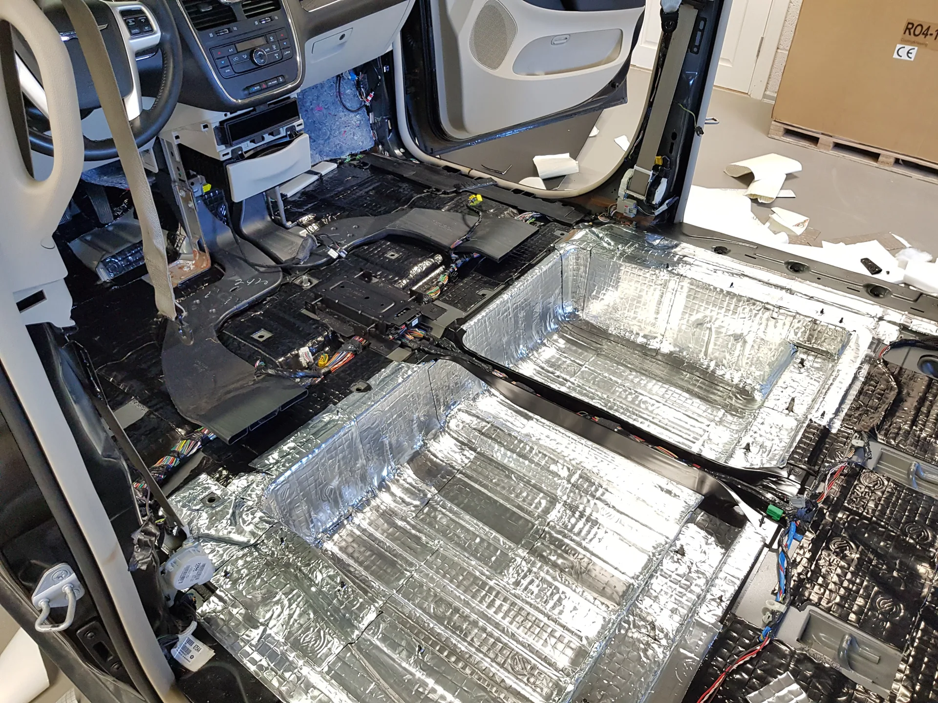 chrysler-town-country-385