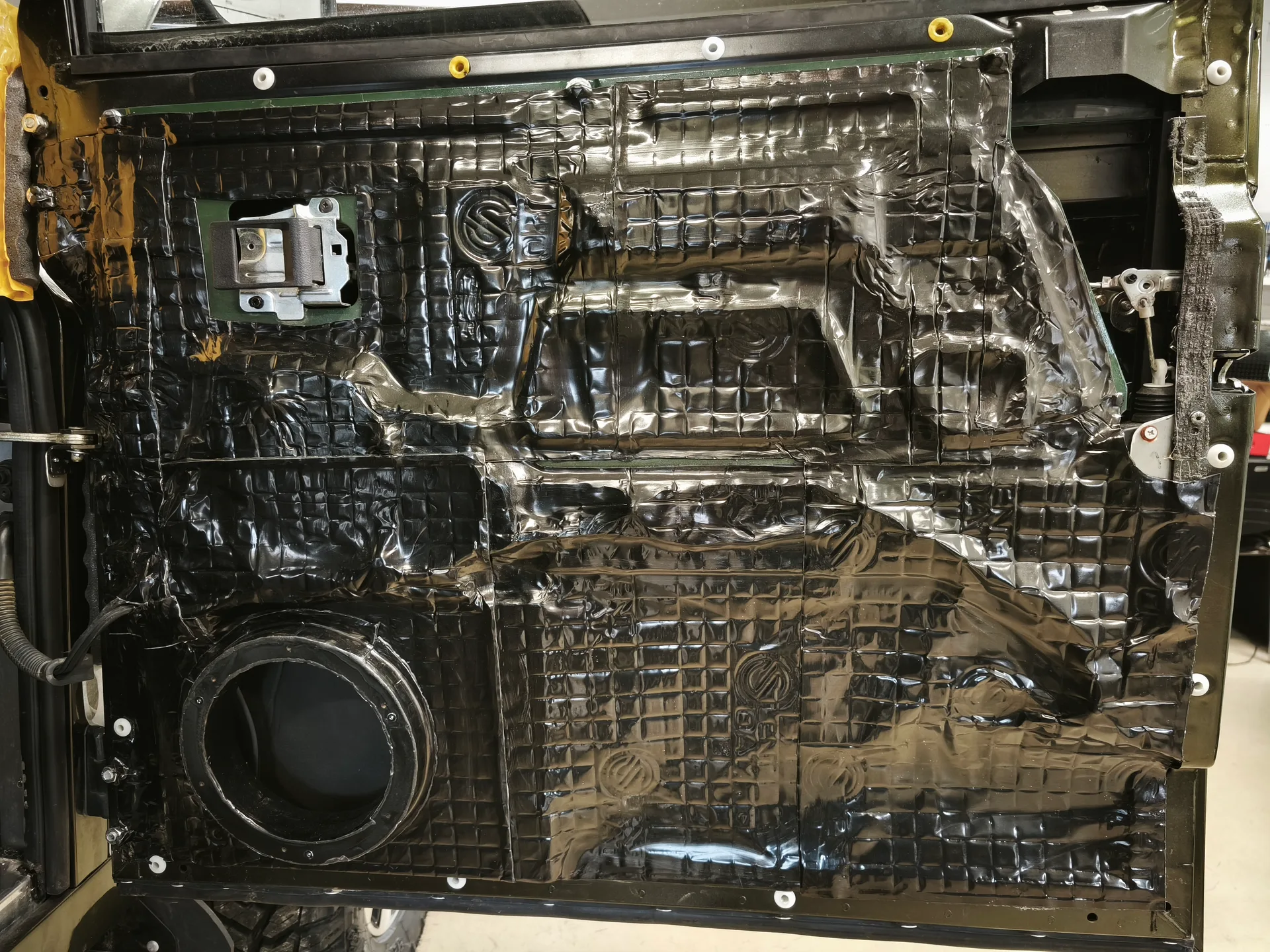 land-rover-defender-874