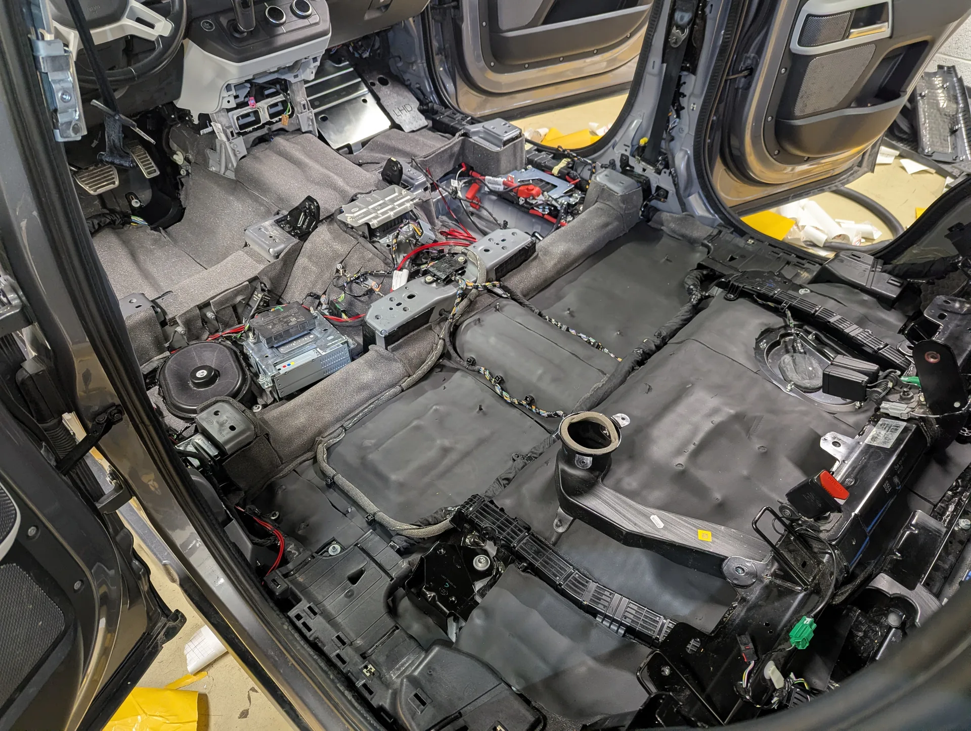 land-rover-defender-520