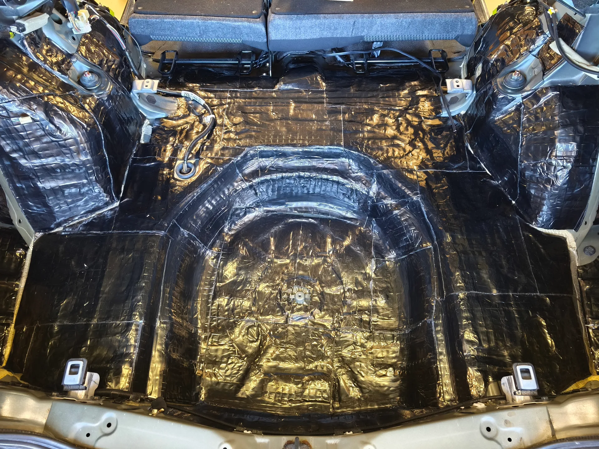 toyota-avensis-2013-871