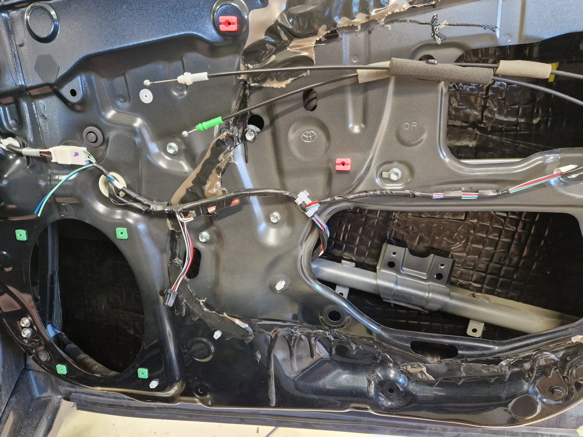 toyota-avensis-2013-871